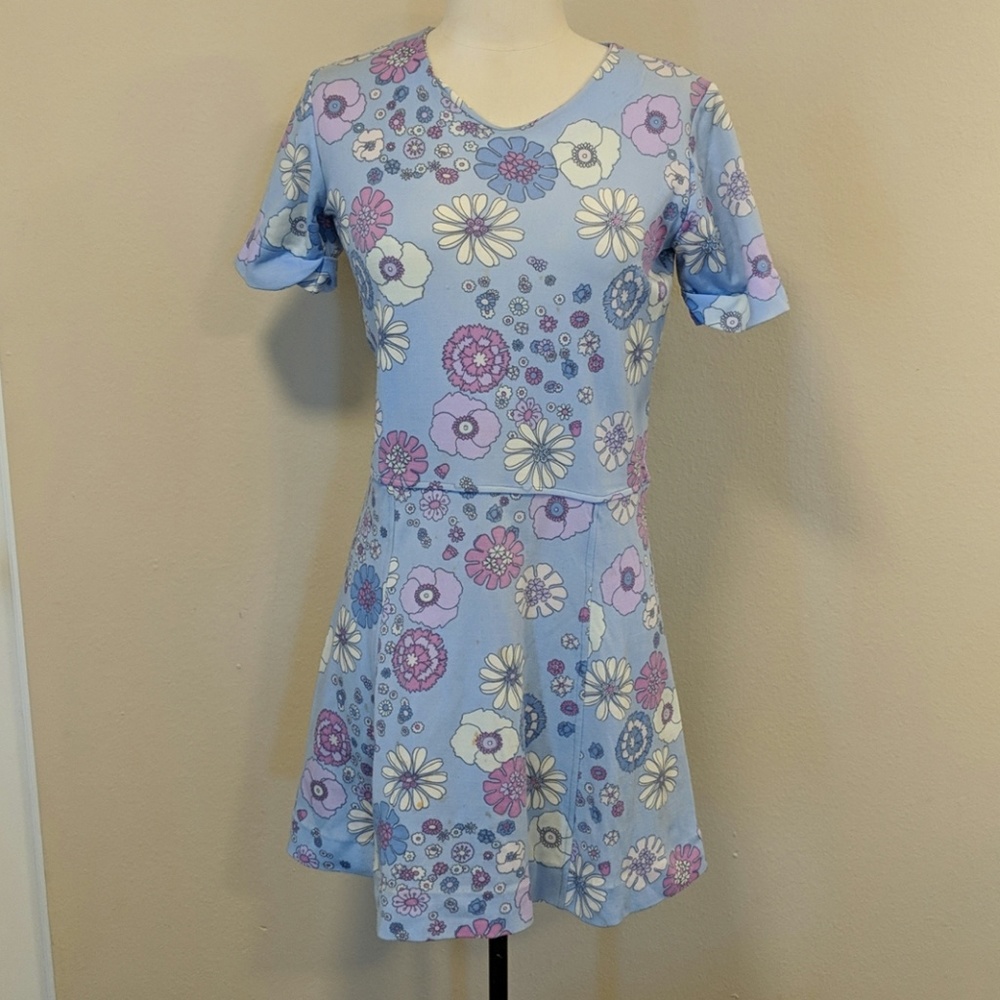 Stretchy floral dress.